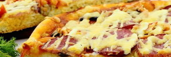 пицца на дрожжевом тесте с колбасой