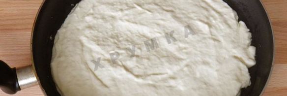 пицца на сковороде за 5 минут с сыром и колбасой