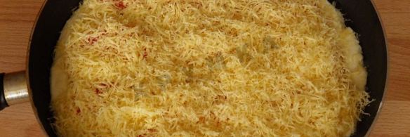 пицца на сковороде за 5 минут с сыром и колбасой