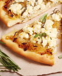 Пицца с домашним сыром