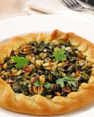 Пицца с изюмом и кедровыми орешками