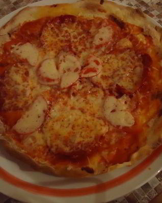 Пицца с колбасой чоризо