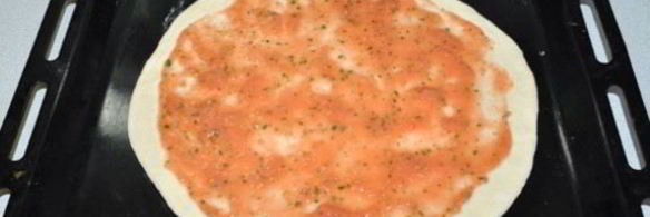 пицца с колбасой и грибами