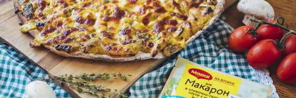 пицца с куриной грудкой и грибами в сливочном соусе