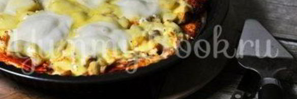 пицца с курицей, грибами и ананасами