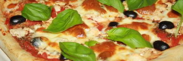 пицца с курицей и маслинами