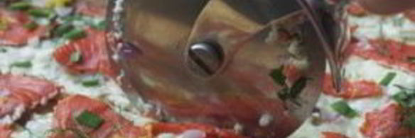 пицца с лососем