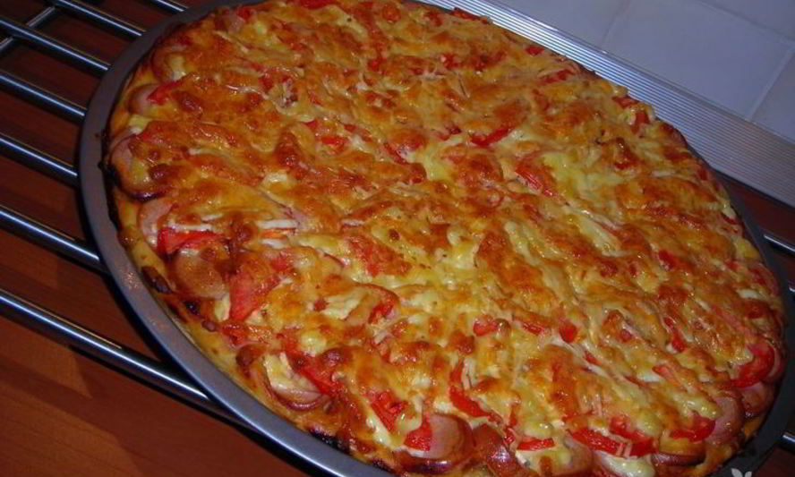 Рецепт пиццы с сосисками и сыром