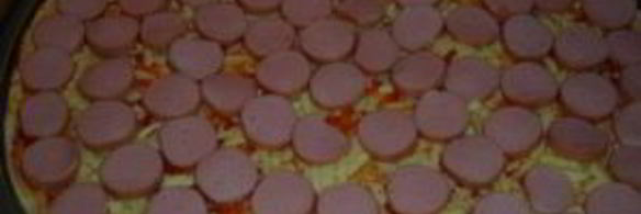 пицца с сосисками и сыром