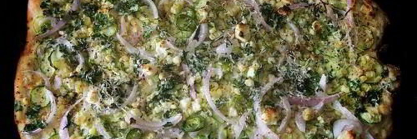 Пицца с цуккини и кукурузой