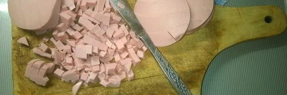 пицца с вареной колбасой