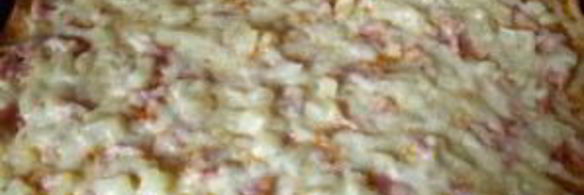 пицца с ветчиной и ананасами