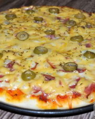 Пицца с ветчиной и сыром