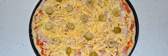 пицца с ветчиной и сыром