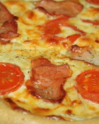 Пицца с вяленым свиным окороком