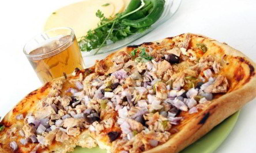 Рецепт пиццы с жареной щукой и копченой мойвой