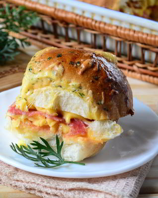 Пицца в мягких булочках