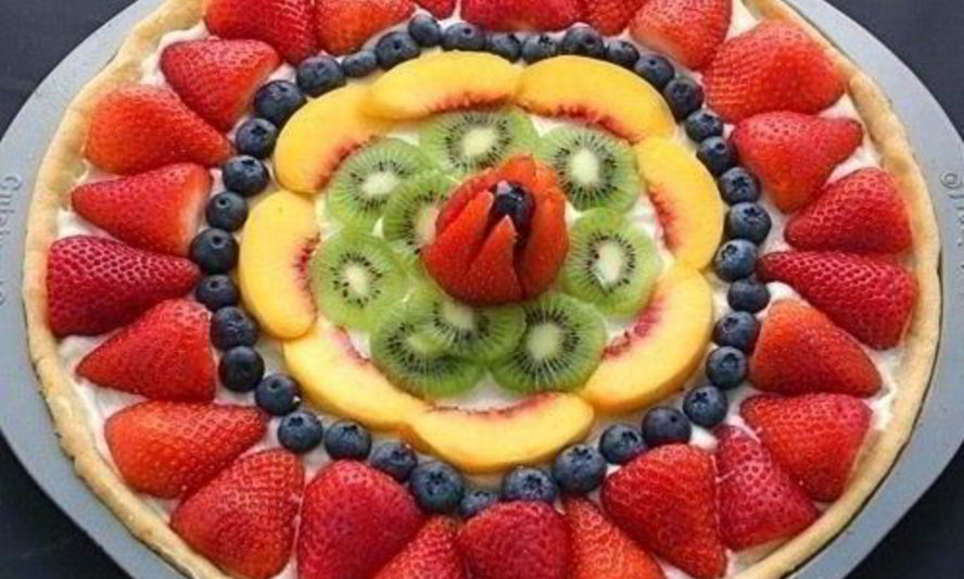 Рецепт сладкой пиццы с фруктами и ягодами
