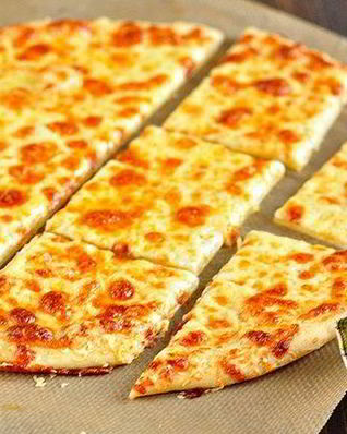 Сырная пицца с чесноком