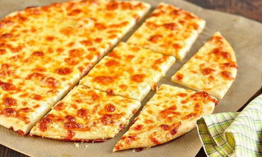 Рецепт сырной пиццы с чесноком
