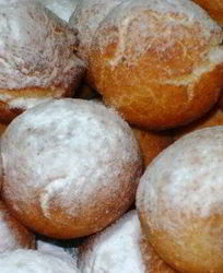 Нежные творожные пончики к завтраку