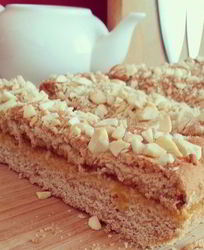 Коврижка медовая с орехами