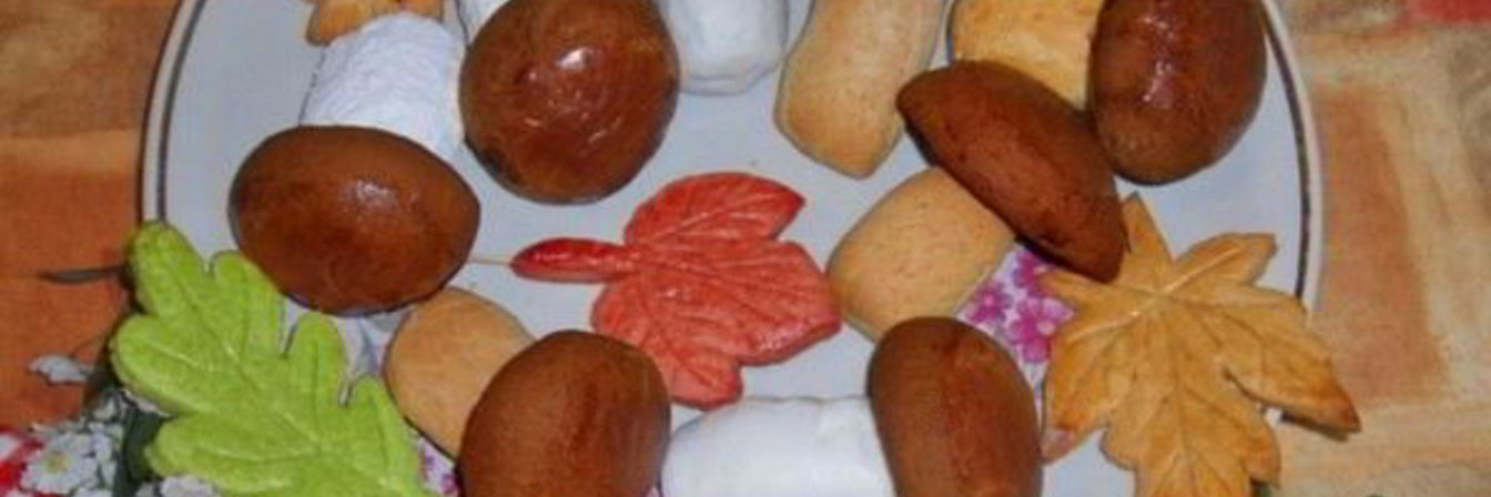 Пряники Белые грибы и фигурное сырное печенье в хрустящей глазури