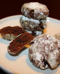 Шоколадные пряники с трещинками