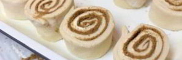 рулетики с корицей и глазурью