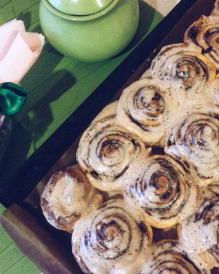 Рулетики с корицей под сырной глазурью