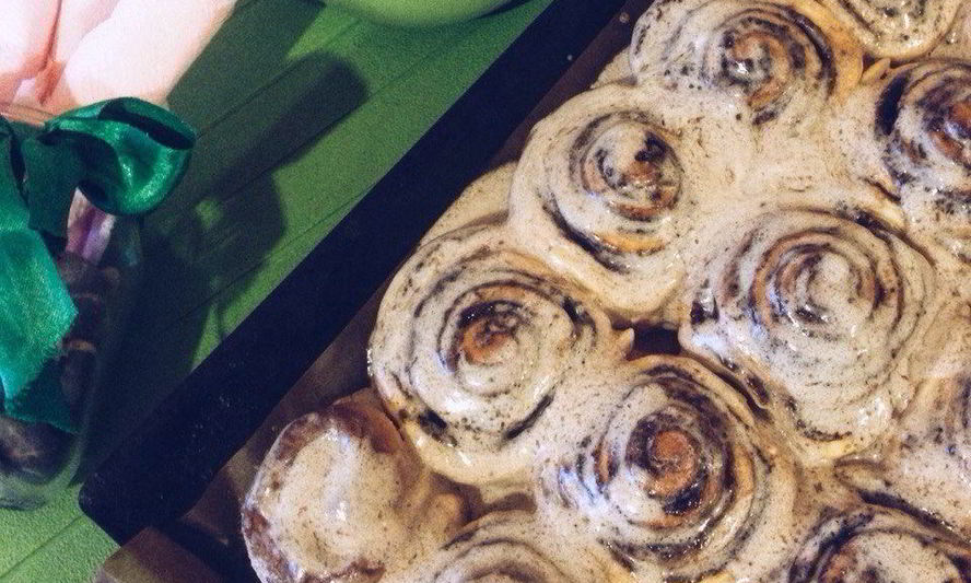 Рецепт рулетиков с корицей под сырной глазурью