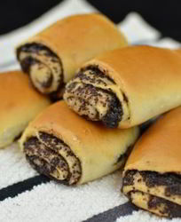 Рулетики с маком из дрожжевого теста