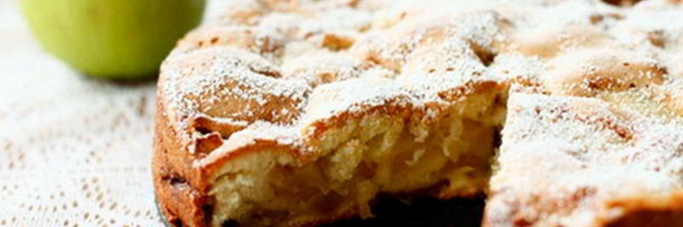 Диетическая яблочная шарлотка на кефире