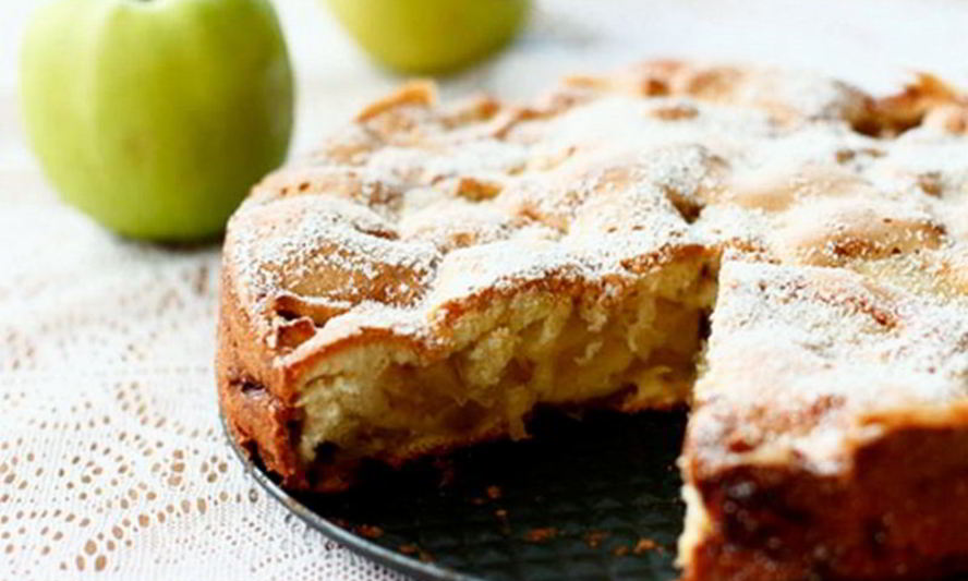 Рецепт диетической яблочной шарлотки на кефире