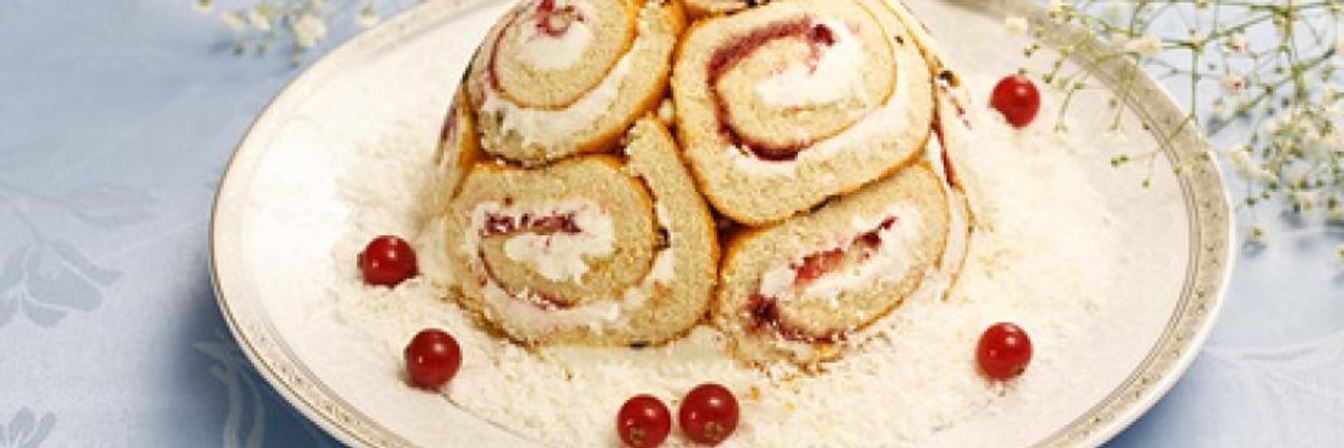 Королевская шарлотка с ягодами красной смородины