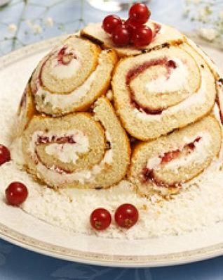 Королевская шарлотка с ягодами красной смородины