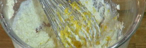 лимонная шарлотка с голубикой