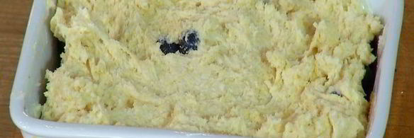 лимонная шарлотка с голубикой