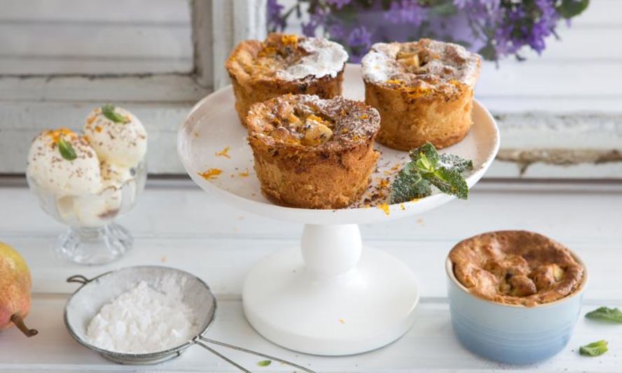 Рецепт мини-шарлоток из белого хлеба с грушами и шоколадом