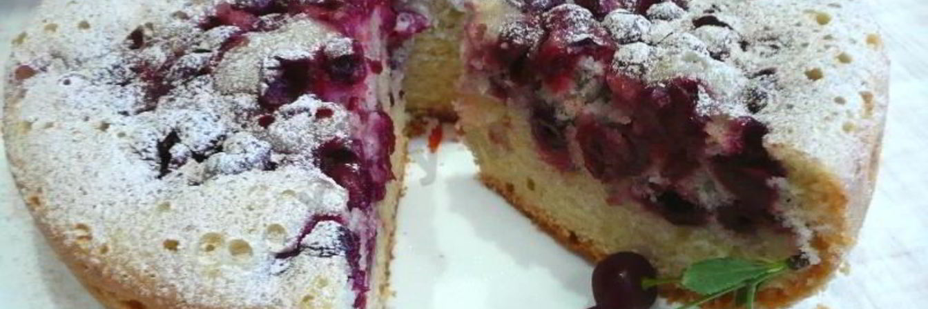 Пирог с вишней в мультиварке типа шарлотка