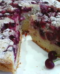 Пирог с вишней в мультиварке типа шарлотка