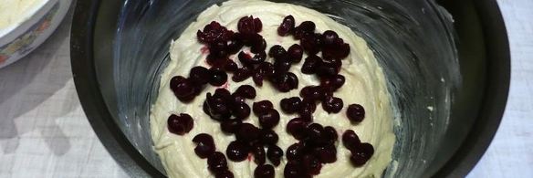 пирог с вишней в мультиварке типа шарлотка