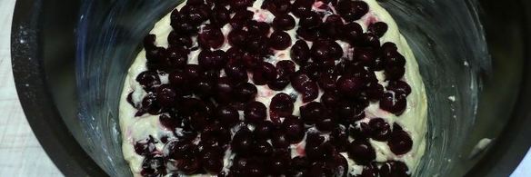 пирог с вишней в мультиварке типа шарлотка