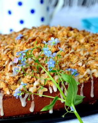 Шарлотка на простокваше со сливочной крошкой