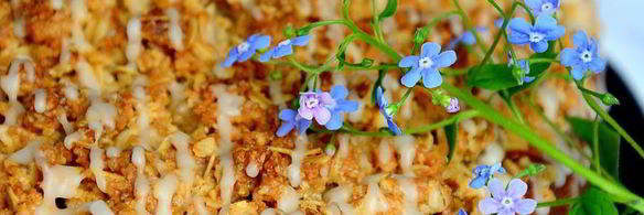 шарлотка на простокваше со сливочной крошкой