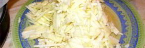 шарлотка с брусникой и яблоками