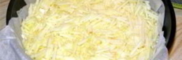 шарлотка с брусникой и яблоками