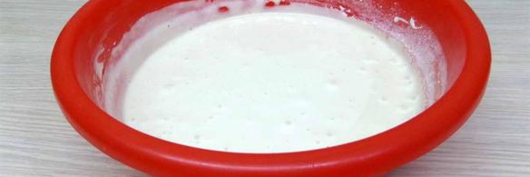 шарлотка с черешней и клубникой