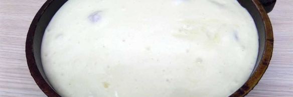 шарлотка с черешней и клубникой