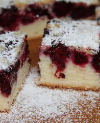 Шарлотка с ежевикой